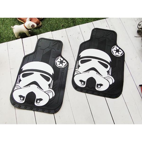 これさえあれば愛車がスターウォーズの特別仕様車に変身！ストームトゥルーパーのラバーフロアマットです。サイズはユニバーサルタイプになっていて、名前のとおりラバー製だから汚れてもゴシゴシと水で洗えて便利！足元を変えると想像していた以上に車内の見...