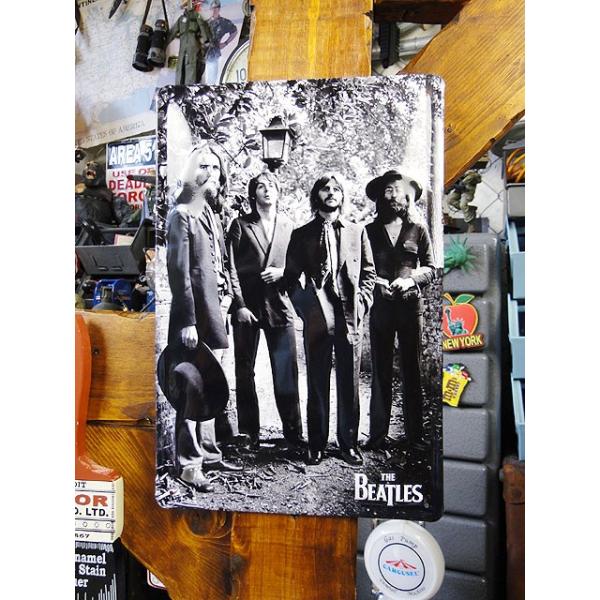 アメリカの看板にはないデザインが魅力的！ドイツの看板職人が手掛けた極上のメタルサインです。タイトルに3Dとあるのは、従来の薄い板状のブリキ看板と違って、厚みのある素材を使って、看板に凹凸を出してあるからなんです。実は昔の看板ほどこんな風にし...