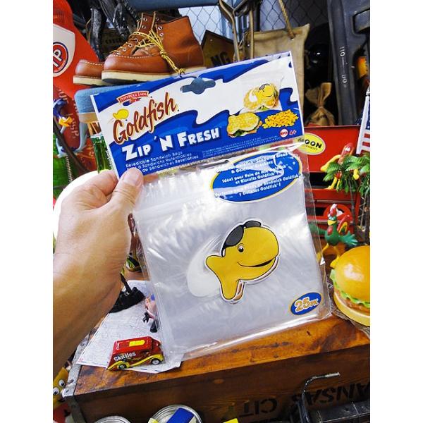 小分けしてお弁当として持って出たり、余り物を冷凍したり、保存したり・・・何かと活躍してくれるジップバッグで、アメリカの昔ながらのお菓子、ゴールドフィッシュがデザインされたバージョンを見つけてきました。パッケージキャラがカワイイって人気のお菓...