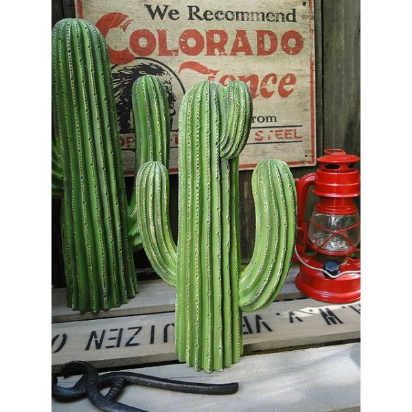 オシャレなアメリカンインテリア雑貨を世に送り続けてきた人気の雑貨ブランドダルトンがリリースしたサボテンのオブジェです。なんて言うか この絶妙なカタチと言い サイズ感と言い あと着色の仕方も・・・・どれを取っても一流のセンスあるんですよねーダ...