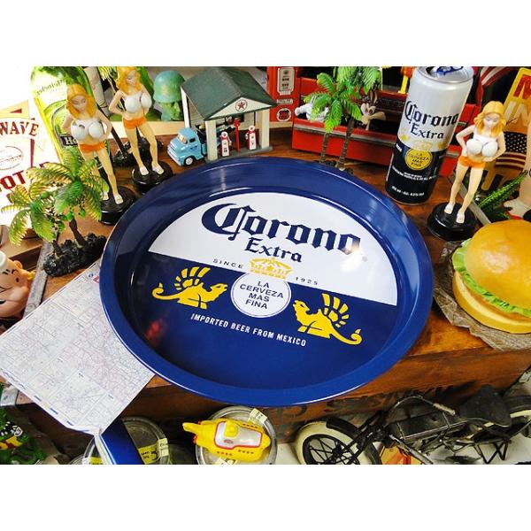 自宅でお酒を楽しむ時、本場のこんなトレイで、お酒とおつまみをサーブするだけで、向こうのバーの雰囲気が出るでしょ！コロナの伝統のロゴマークがデザインされた・・・・ブリキ製のパブトレイです。元々はお店で使うために用意されたアイテムなので、向こう...