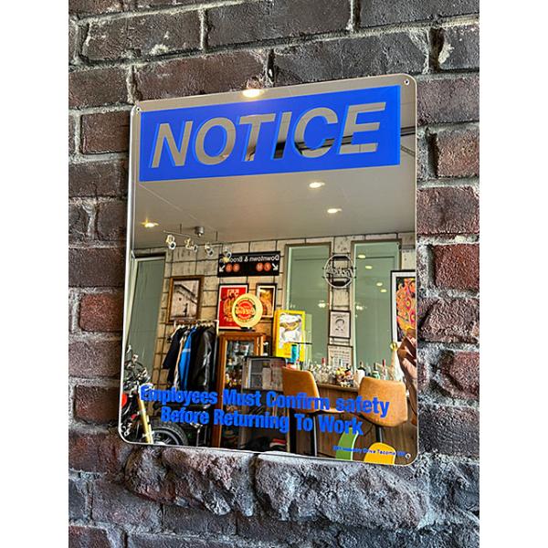 アメリカの工事現場や工場でよく見かける・・・・「ノーティス」のミラーサインです。日本でも、工場のスタッフルームとかに「ヘルメット着用、あごヒモを締めて、安全確認する・・・・などなど、そういった文言がよく貼られてますよね！あれを英語バージョン...