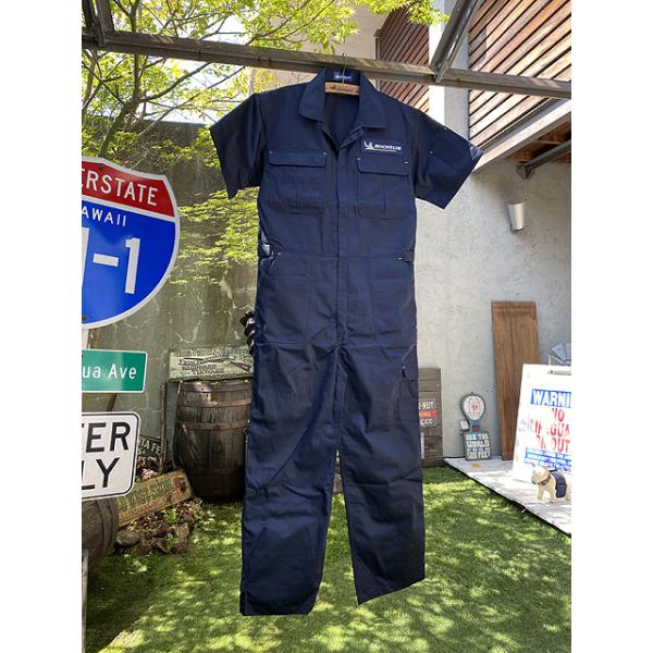 伸縮性のある素材と動きやすさを追求したカットを採用することで快適な着心地にリニューアル