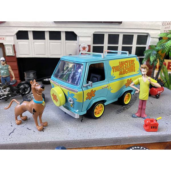 Jada スクービー・ドゥ ミステリーマシーン ダイキャストミニカー 1/24スケール （スクービーとシャギーのフィギュア付き）