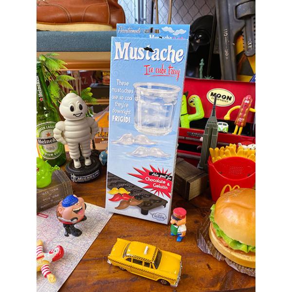 立派な口ひげ、マスタッシュを氷やチョコレートで作る・・・・ユニークなアイストレイです。「食べ物で遊んじゃ行けません」って子供の頃にしつけられた記憶があると思うけどついつい口の上に持っててポーズを決めちゃう！こういう行儀の悪いことは大人になっ...