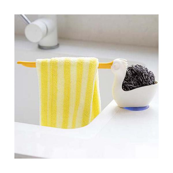 こういうのって海外のデザイナーズ雑貨らしいなーってつくづく感じちゃう！ペリカンのクロス＆スポンジホルダーです。まるでキッチンにペットがいるみたいでここに立つと楽しい気分にさせてくれるもんなーながーいクチバシはタオルハンガーになって背中にはス...