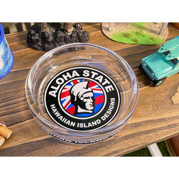 ハワイのモーテルやローカルフードショップに置いてありそうな・・・・アドバタイジング系デザインがされたガラス製の灰皿です。テーブルやデスクの上で、小振りの自分専用灰皿が欲しいって時にこういうの持ってると重宝します。ちなみにこのガラスアシュトレ...