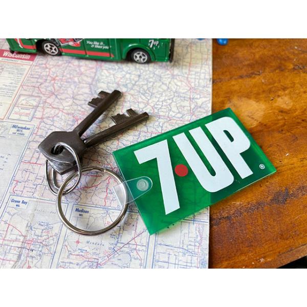 7UP　ラバーキーホルダー　（ロゴ/レクタングル）　MADE IN U.S.A.　■ アメリカン雑貨 アメリカ雑貨