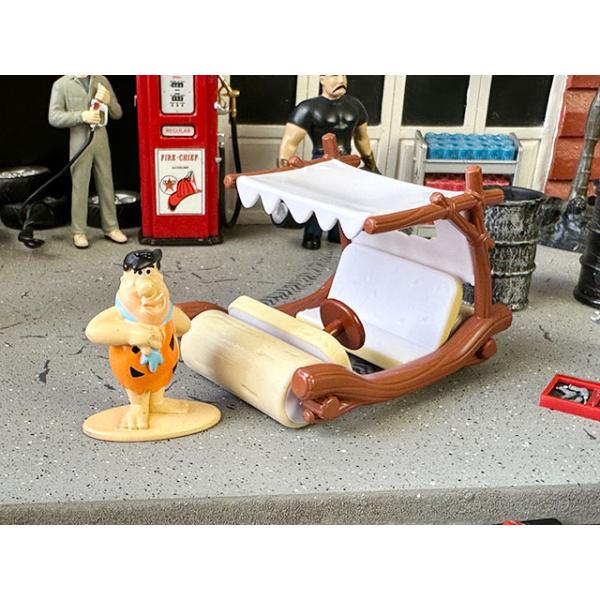 Jada ハンナ・バーベラ アニメ「原始家族フリントストーン」フリントモービル ミニカー 1/32 （フレッドのフィギュア付属）