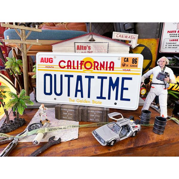 映画「バック・トゥ・ザ・フューチャー」に出てくるタイムマシンデロリアンに付いていたナンバープレートを再現した…映画ファンにはたまらないライセンスプレートです。デロリアンがタイムスリップした際に 炎を上げて消え去った後このナンバープレートだけ...