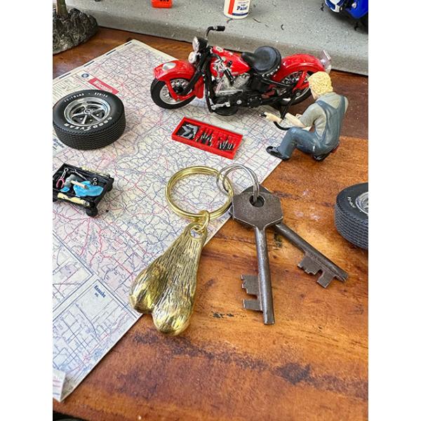 幸運＆金運を呼ぶ！ ゴールデンボールキーホルダー ブルズボール 交通安全 バイカー お守り ■ アメリカン雑貨 アメリカ雑貨