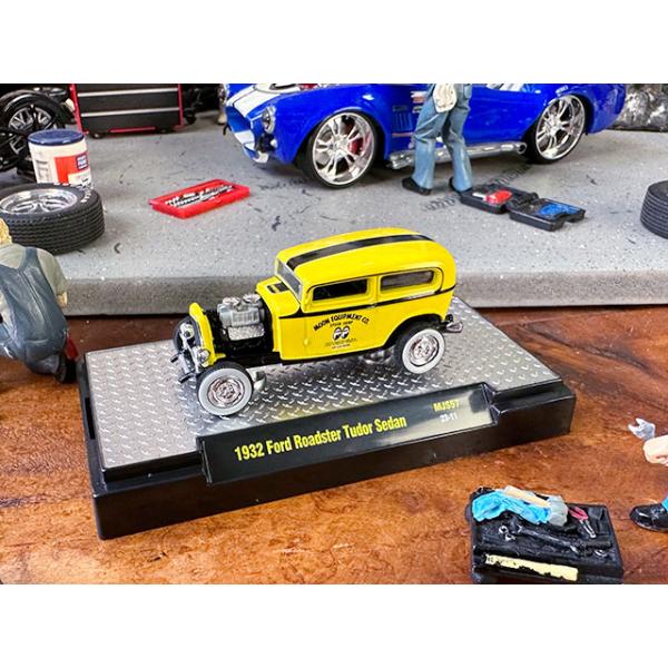 ムーンアイズ限定 M2ミニカー 3300台リミテッドエディション （1932年フォード ロードスター チューダーセダン） 1/64スケール