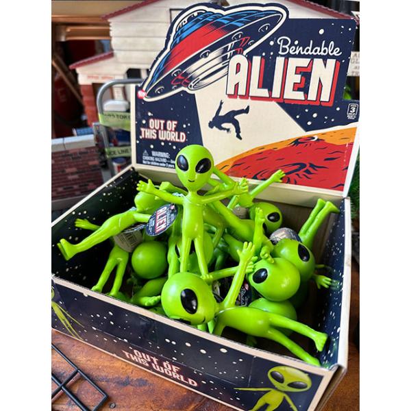 エイリアンモノを見つけると素通りできないキャンディタワーがまたもや地球外生命体を発見！今度のエイリアンはチープなのがむしろ良いってヤツ！お祭りなんかの屋台で売ってそうな・・・・そんな昭和のニオイがしてくる懐かしのオモチャってヤツです。数体ゲ...