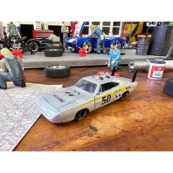 ムーンアイズ限定 M2ミニカー 8750台リミテッドエディション （1969年ダッジ チャージャー デイトナ HEMI） 1/64スケール