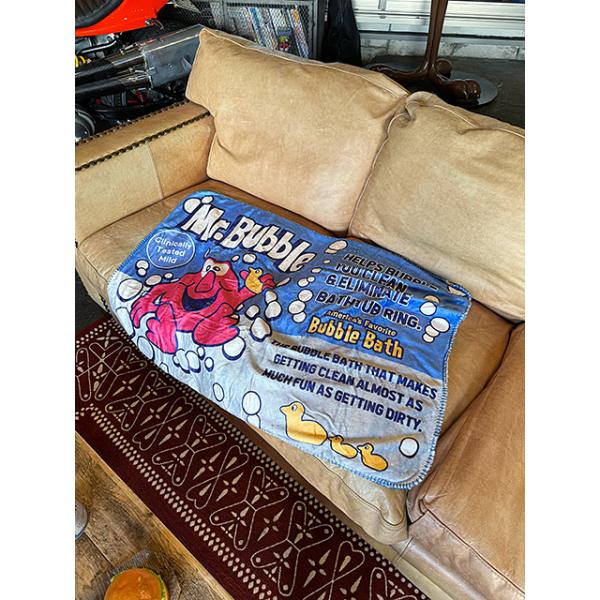 リビングでゴロ寝する時から、クルマでの旅行の時の仮眠時さらにバーベキューやスポーツ観戦から、オフィスでの膝掛け等々…1枚持ってると大活躍してくれるフリースブランケットでミスターバブルのメチャクチャ可愛いヤツを見つけてきました！この手のフリー...