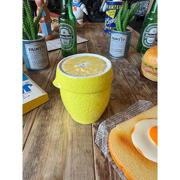 この数年で「自宅飲み」がすっかりと板に付いてきたところ！レモンサワー作りの絶妙な塩梅も見つけて今じゃあ「俺のレモンサワーが一番ウマい」なんて思ってる人も少なくないんじゃない？自宅飲みであと足りないモノと言えばお店で飲む雰囲気！と言うわけでこ...