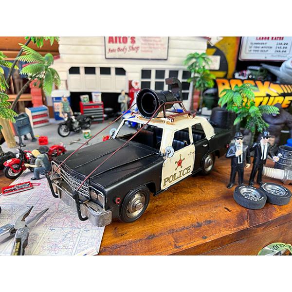 アメリカコメディ映画の名作「ブルースブラザーズ」からダッジ・モナコをベースにしたあのポリスカー、「ブルースモービル」がやって来ました！ジェイクとエルウッドがこれに乗ってシカゴまでカッ飛んでいくシーンを思い出しちゃうなー巨大スピーカーを載っけ...