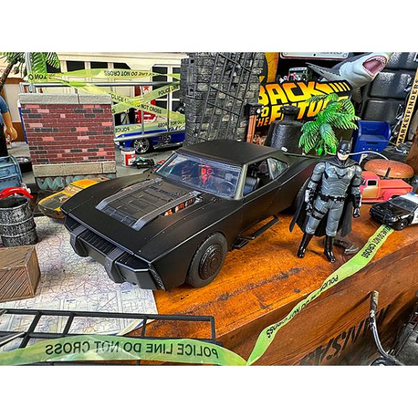 Jada 映画 THE BATMAN ザ・バットマン バットモービル ダイキャストミニカー LEDライト搭載 1/18スケール （バットマン付き）