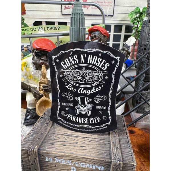 これぞ「貼るロックンロール」ガンズ・アンド・ローゼズの名曲「PARADISE CITY」をモチーフにしたステッカーです。ブラックのベースにホワイトプリント。ジャックのウイスキーラベルみたいなグラフィックに ギターとローズそして お馴染みの ...
