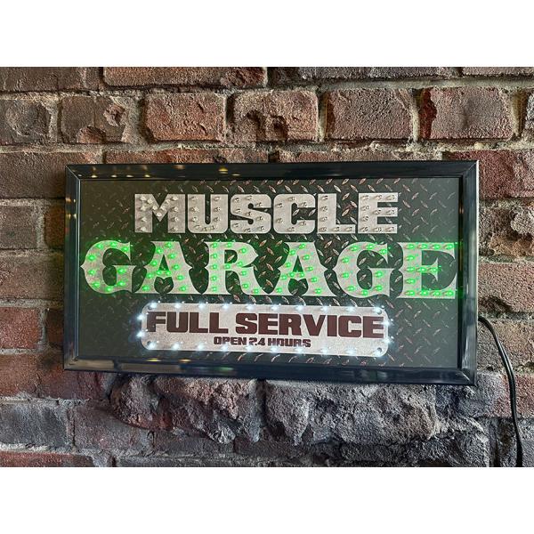 点けた瞬間部屋が「アメリカの裏通り」になるヤツ！「MUSCLE GARAGE FULL SERVICE」この文字だけでテンション上がる人たぶん油の匂いが好きなはず！メタルプレート風の背景にガツンと光るLEDの「GARAGE」グリーンとブルー...