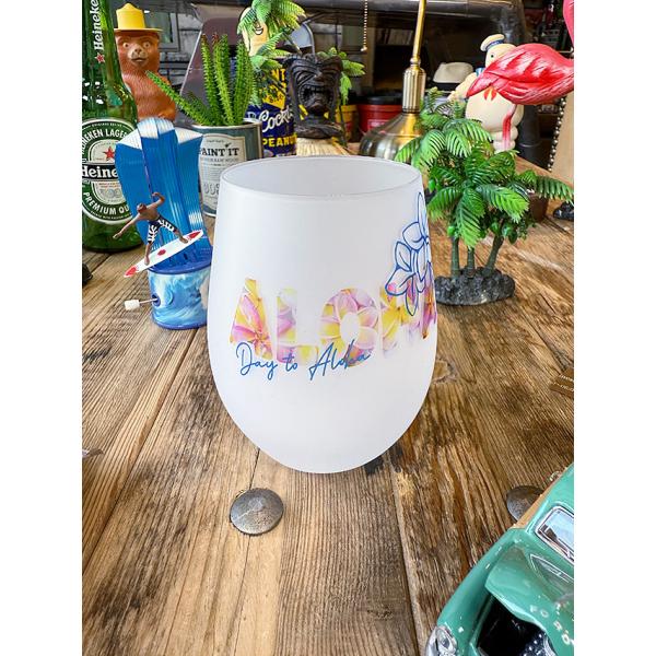 オーシャンビューのバルコニーチェアーに座ってダイヤモンドヘッドを遠くに眺めながら飲んだスムージーの味が忘れられない・・・・あの時の幸せな記憶を自宅でも味わいたいと見つけてきたのがこのグラス！ハワイアンフォトがプリントされたフロストグラスです...