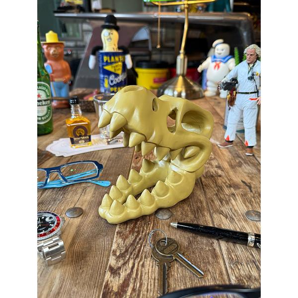 この太めのラインがまさしくダルトン！同じモノを作らせてもやっぱり頭二つくらい飛び抜けてるセンスを見せつけてくれるんだよなーだから 毎回決まってリリースされる商品に惹かれてしまう！今回のは恐竜の骨をモチーフにしたポリレジン製のオブジェなの！頭...