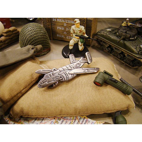 ★１９４０年代＊アメリカ軍＊銀製＊Ｂ２５ミッチェル爆撃機＊ピンバッジ（実物） クラシック戦闘機ピンバッジ （B-25 ミッチェル） □ アメリカ雑貨