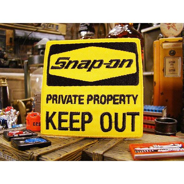 ツール界の最高峰として知られるスナップオンのロゴをワッペンにしたカスタムにはもってこいのヤツ！これさえあれば、無地のアイテムがオリジナル・スナップオングッズへと変身しちゃうって頼もしいヤツですよ！デザインはロゴマークだけを大きくデザインもの...