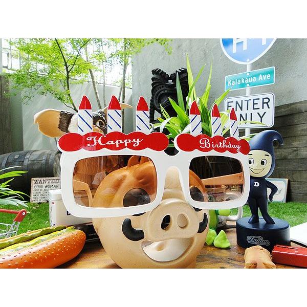 「ハロー！みんなー今日は弾けるぜー！」こんなサングラスで登場してくれたらみんな楽しいっしょ！自分で自分をお祝いしちゃう・・・・そんなご機嫌なハッピーバースデー仕様のパーティーグラスです。これ写真写りがとにかく最高なんです。「パーティー楽しん...