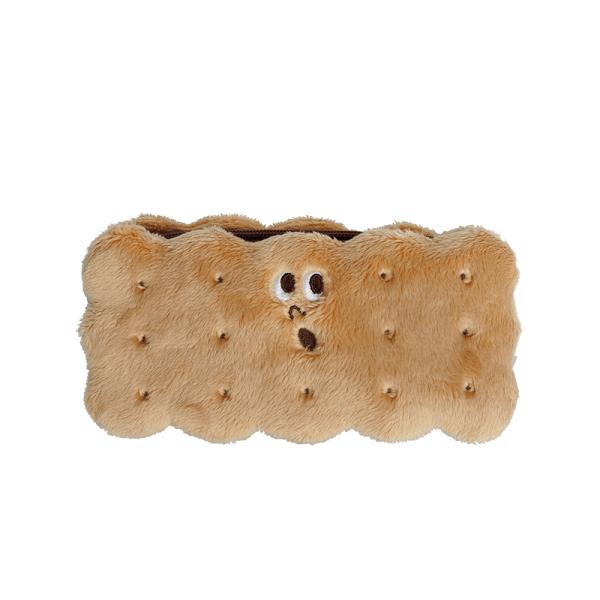 スモア型ペンケース。高品質な発泡フォーム。刺繍。裏地。ジッパー。人気商品。アメリカへ行くとスーパーマーケットの冷蔵庫を覗く。ビスケットにアイスクリームがサンドされた大好物のアレを愛食していました。そう、必ず。そのイメージで作ったこれらの品物...