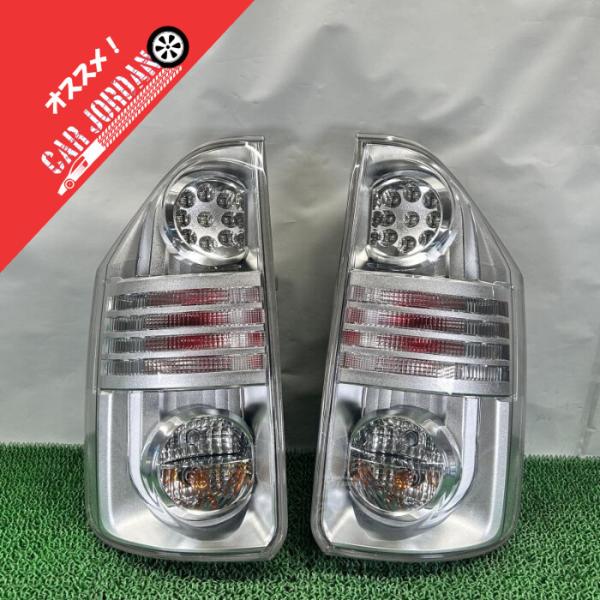 ヴォクシー ZRR70W【テールランプ/ライト左右セット】81560-28540