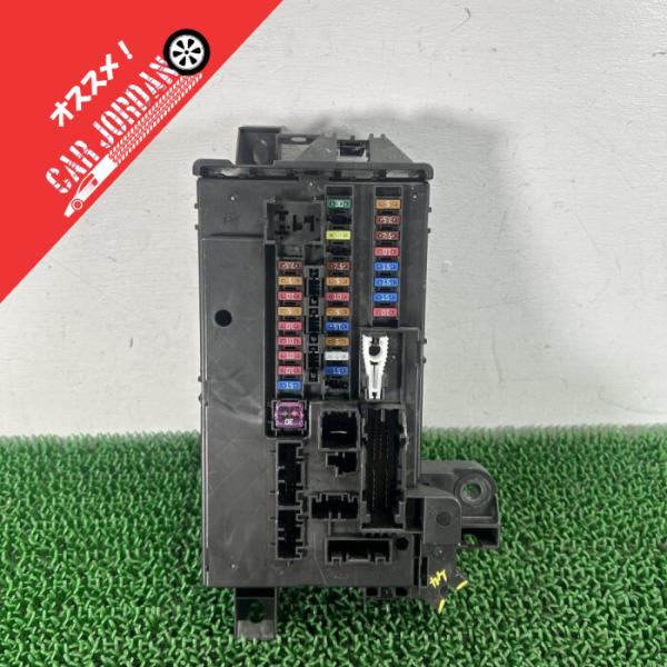 ハイゼットカーゴ S321V【ヒューズボックス 室内】82600-B5220 R3