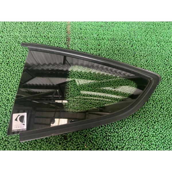 231027-G12 令和4年 GR86 ZN8 左クォーターガラス サイドガラス