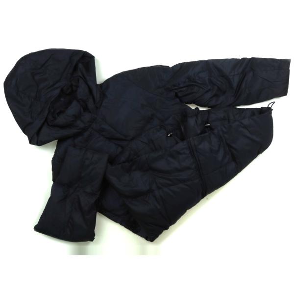 ブランド：BREEZE CROSS CLOSET(ブリーズクロスクローゼット)カテゴリー：ママコートサイズ：ママ向けアイテム色：ネイビー状態：★★★記名：なしジャンル：Motherポリエステル素材のマタニティコート。中綿ダウンフェザー。スナ...