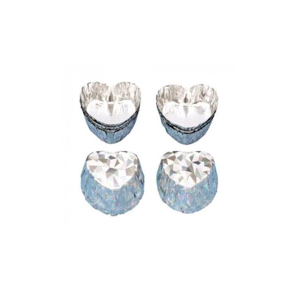 キラキラ光るアルミ箔で包めば、ナッツやフルーツと相性抜群のチョコが華やかに。洒落たラッピングでプレゼントにも最適です。