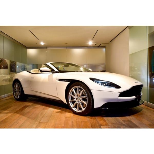 DB11ヴォランテ V8 アウトオブレンジカラー