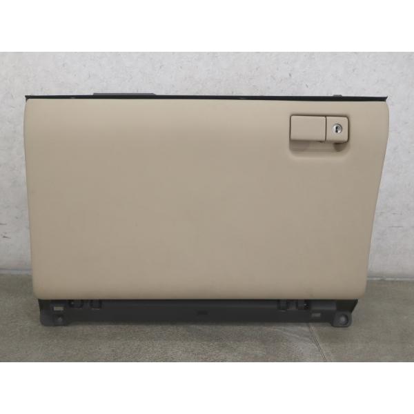 平成12年式 トヨタ プログレからの取り外しパーツです詳しい取り外し車両情報やパーツの使用・状態等については商品説明にてご確認お願いいたします