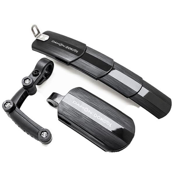 製品名： DAHON ダホン 伸縮式 泥除け マッドガードカラー： 黒 ブラックサイズ（収納時）： フロント長さ11.0cm、リア長さ12.5cmサイズ（展開時）： フロント長さ30.0cm、リア長さ41.0cm重量： 270g推奨自転車サ...