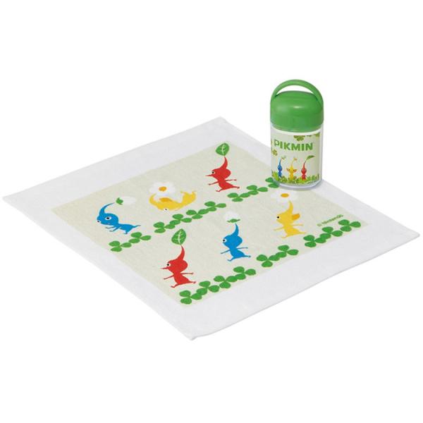 ［商品仕様］行楽や普段使いに便利なおしぼりとケースのセット。 開けやすいように持ち手が付いたケースです。 濡れたおしぼりを凍らせてお弁当と一緒に持つと保冷剤代わりになっておすすめです♪名前シール付き。 【サイズ】 ケース：約W58×D44×...