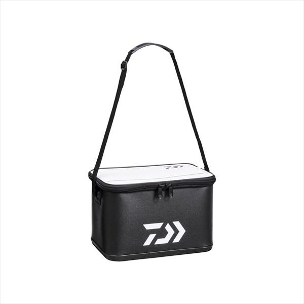 磯用マキエバッカンのスタンダード。マキエがすくいやすく洗いやすいボトムカップ構造で、風によるフタのばたつきを抑えるフタ止めスナップボタン付き。錆びに強いステンレスフレームを採用し、フタは日光を浴びても熱くなりにくく、ネーム等を書きやすいホワ...