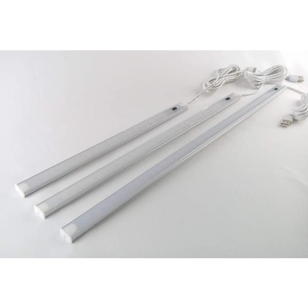 ・USB電源型のLEDデスクライトです。付属の両面テープ（又は着脱金具）を使って、事務机・作業机・キッチン等に簡単に取り付けすることができます。・スイッチはスウィープセンサー式ですので、手の届く高さであればスイッチの位置を気にせずにどこにで...