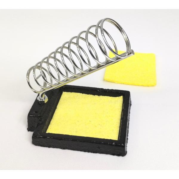 ・コンパクトで頑丈な はんだごて台です。鋳物製で適度な重みがあるため安定感があります。・簡単に組み立ててきます。ラジオペンチ等でナットを締めてお使いください。・クリーニングスポンジの予備が付属します。・スポンジは使いやすい大きさに切ってお使...