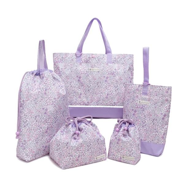 入園入学セットに使われている撥水素材は、アイロンがけがほぼ不要の“ノーアイロン素材”。<br>アイロンにかける時間は1回数分ですが、年間にすると約40時間も節約できます。<br>丸2日分の家事が減ると思うと、毎日のゆ...