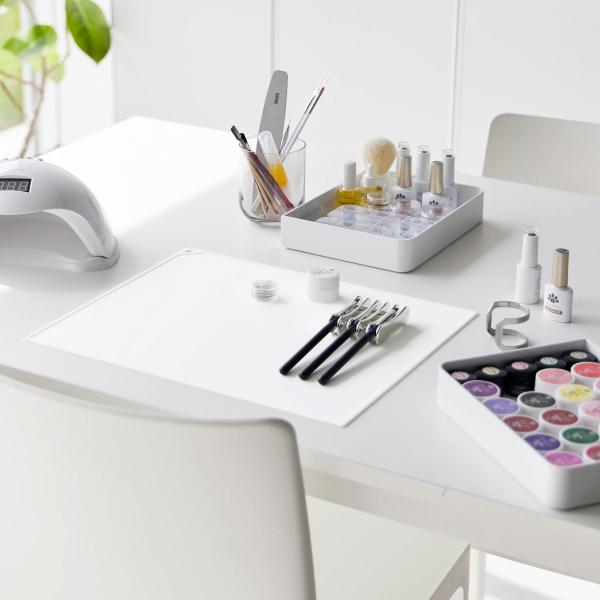 ・ブランド：YAMAZAKI（山崎実業）/日本・ジャンル：シリコンネイルマット・主な素材：シリコーン（本体）/ステンレススチール（収納リング）・生産国：中国・サイズ：約W350xD290xH3mm（本体）/約W45xD38xH35mm（収納...