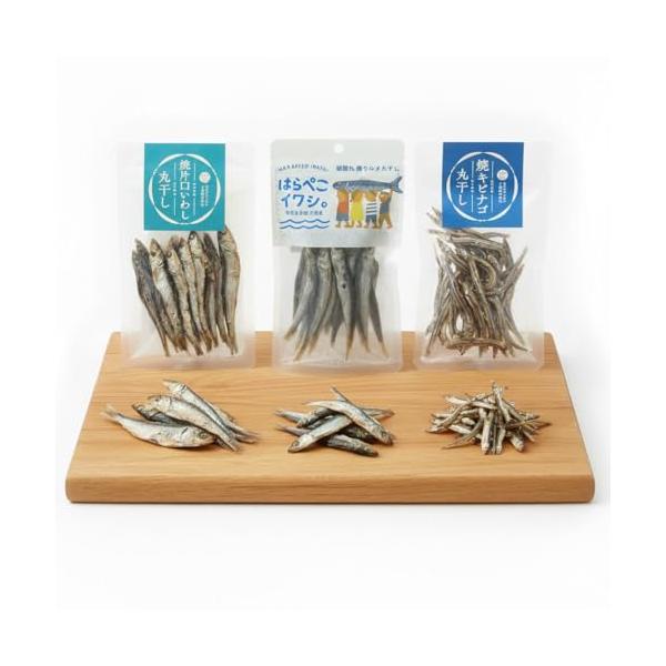「商品情報」「主な仕様」【鹿児島の海の幸を凝縮】 鹿児島県阿久根産の新鮮な魚を丁寧に丸干しし、焼き上げた3種類の小魚をセットにしました。袋を開けてそのままお召し上がりいただけます。【3種の個性を楽しむ】 お子様でも食べやすい「はらぺこイワシ...