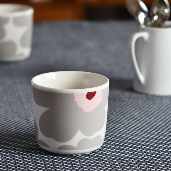 商品名：UNIKKO ラテマグ 【１個】ブランド：marimekko（マリメッコ）テキスタイルデザイン：Maija &amp; Kristina Isolaサイズ：約 直径 7.5cm × 高さ 7cm ／容量200ml材　質：磁器※食洗器...