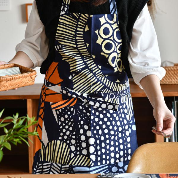 未使用品marimekoマリメッコ　Vihkiruusuヴィヒキルース/エプロン 未使用品marimekoマリメッコ Vihkiruusuヴィヒキルース/エプロン 国内
