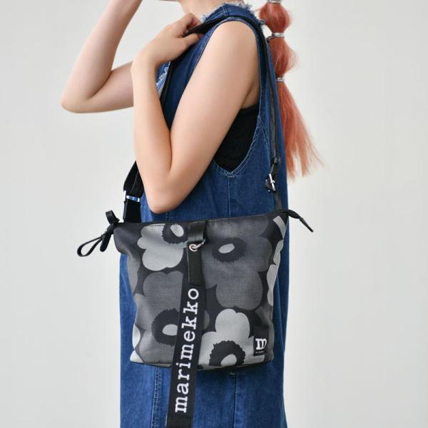 お値下げ中　Carry All Unikko ショルダーバッグ　マリメッコ 日本限定】Carry All Unikko ショルダーバッグ | Maija Isola