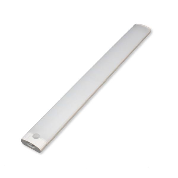 ■広範囲に明るい高輝度LED搭載2色の異なるLED（昼光色/電球色）をワイドなボディーに搭載。柔らかで明るい光が特徴です。■人感センサーで自動点灯本製品の人感センサーは、最大3m（120度）の範囲で反応します。点灯後、反応がなくなると約20...