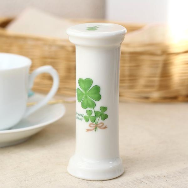 幸せを呼ぶ四葉のクローバーがモチーフになっている３分計の砂時計です。ティータイムのお供に陶器製の3分砂時計はいかがでしょうか。ゆったりとした午後の小休止に紅茶やハーブティーをおしゃれにいただけます♪お子様の集中力を養うのにもいいんだとか！お...